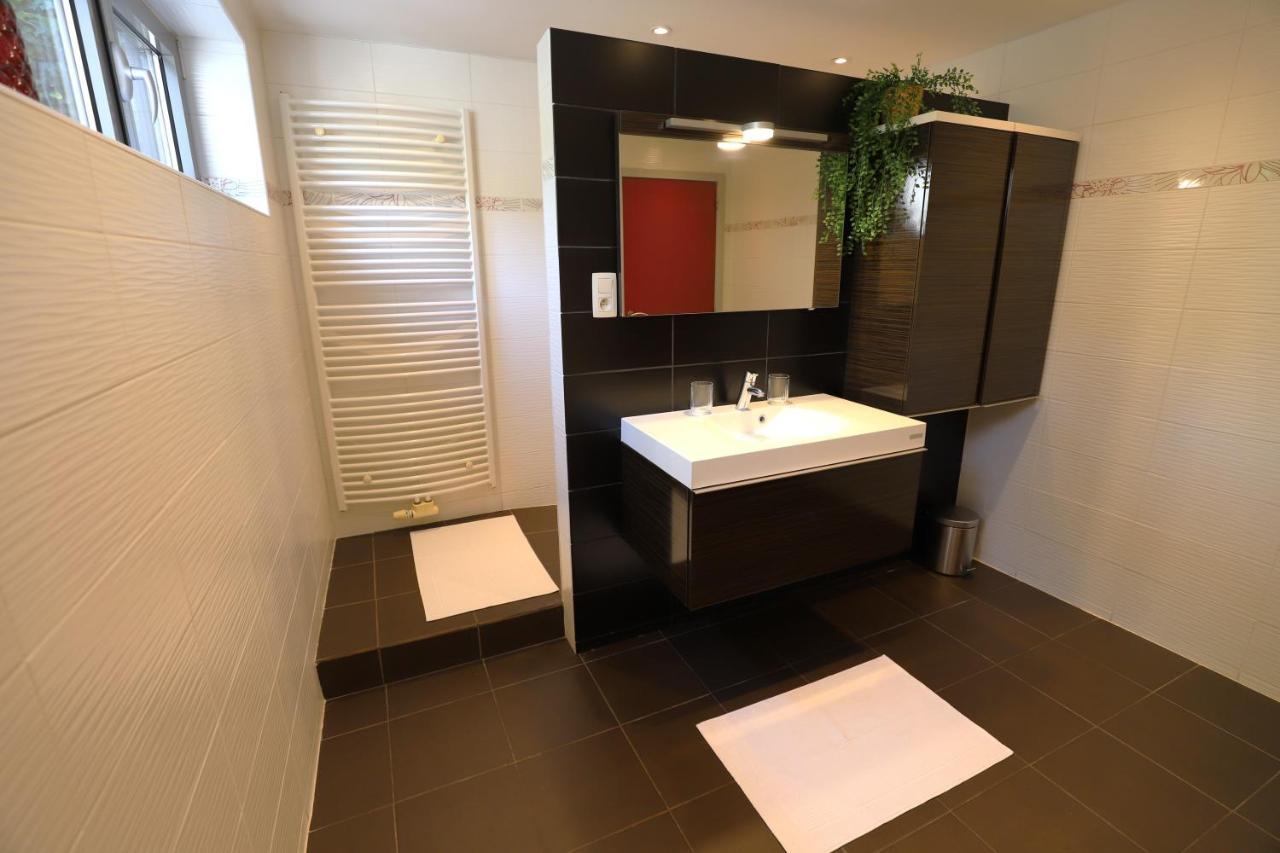 Aux Berges Du Bocq Villa Yvoir ภายนอก รูปภาพ