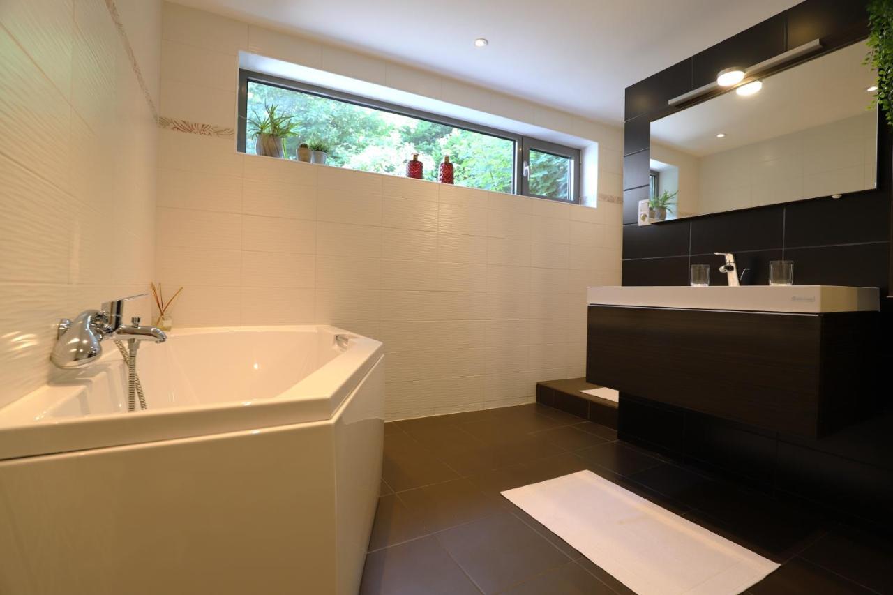 Aux Berges Du Bocq Villa Yvoir ภายนอก รูปภาพ